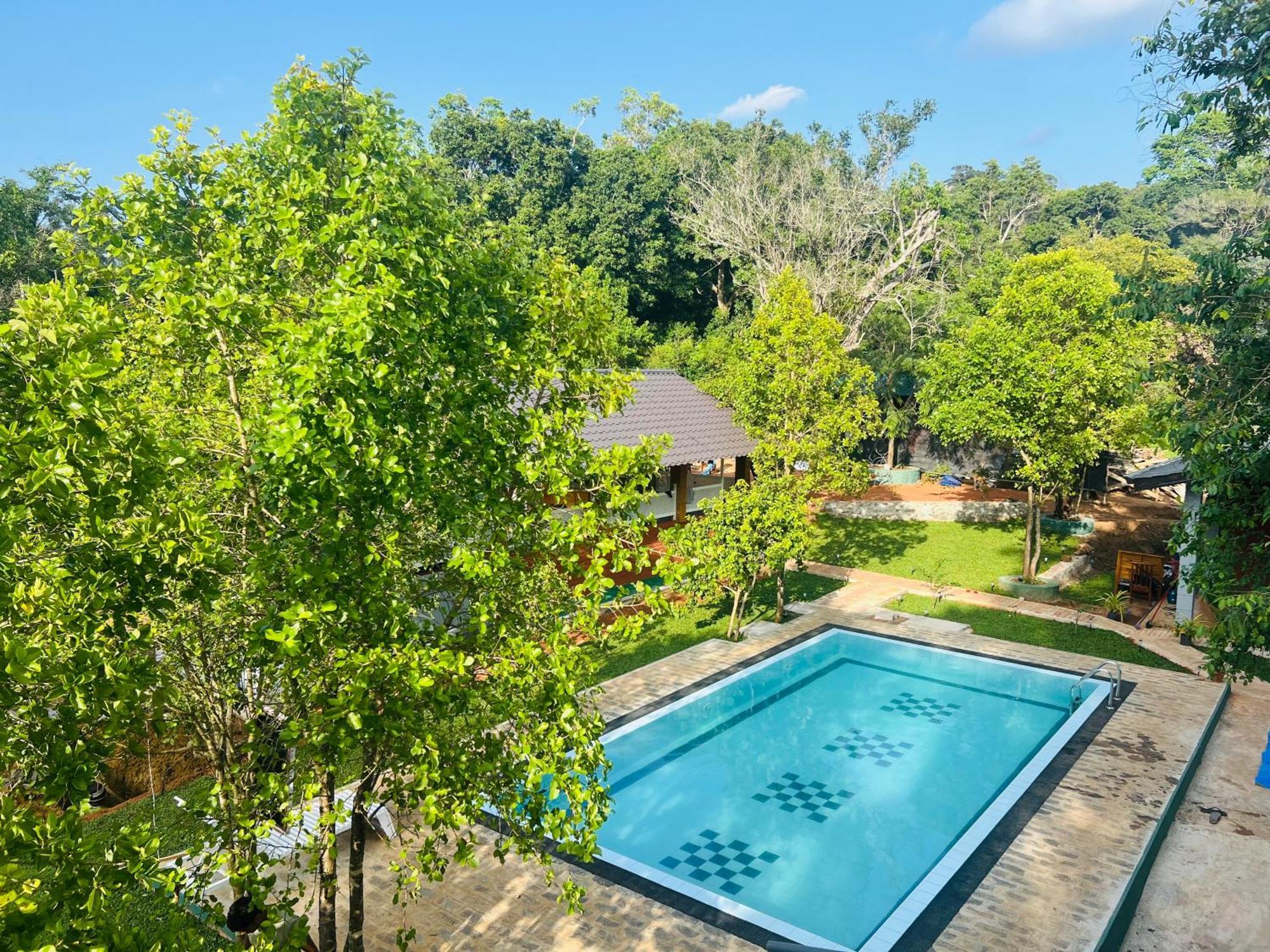 Maapagala Resort Szigirija Kültér fotó