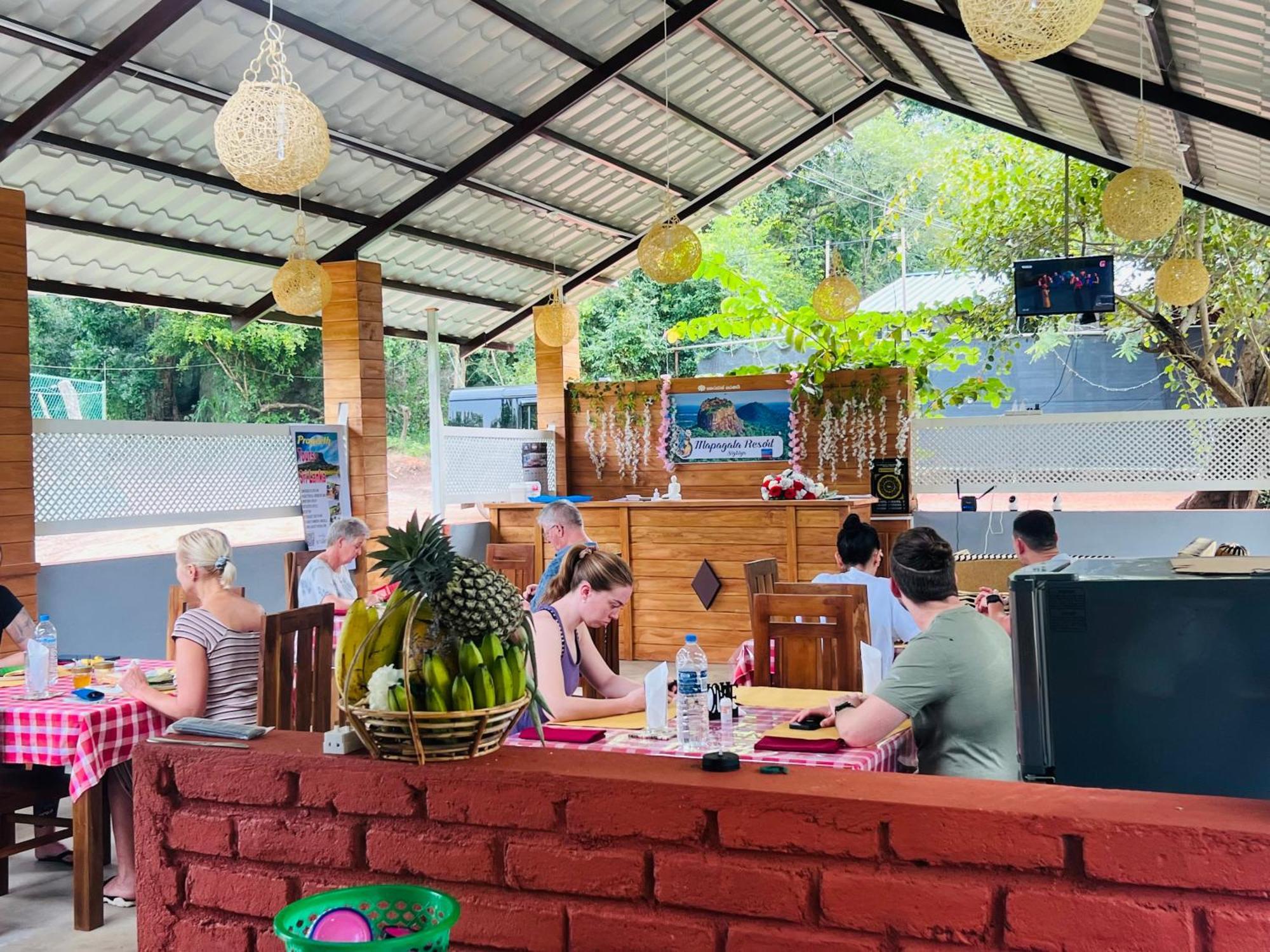 Maapagala Resort Szigirija Kültér fotó